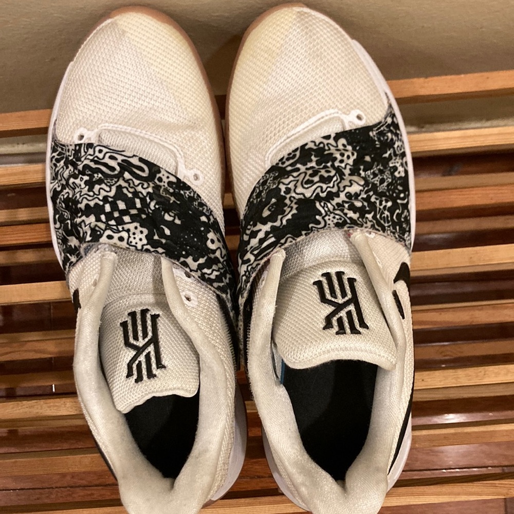 EUC Kyrie Irving basketball shoes
